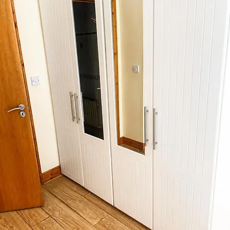 Vakantiehuis Stylish 2br Wiz Free Parking Near Castleknock Dublin